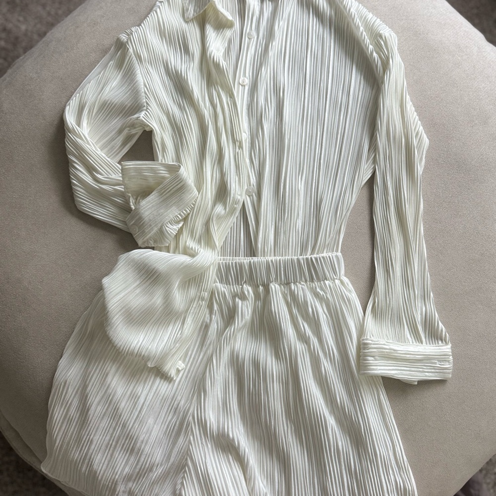 SHEIN White Pleated Shorts Set